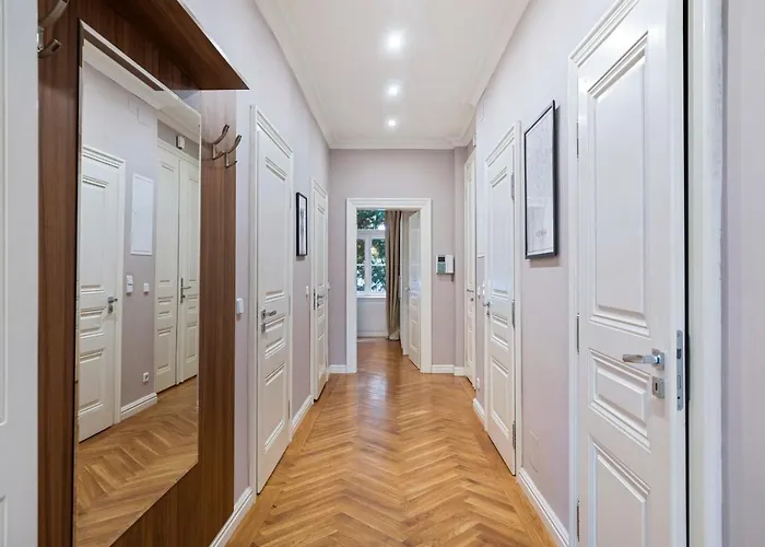 Imperial Schonbrunn Apartment *