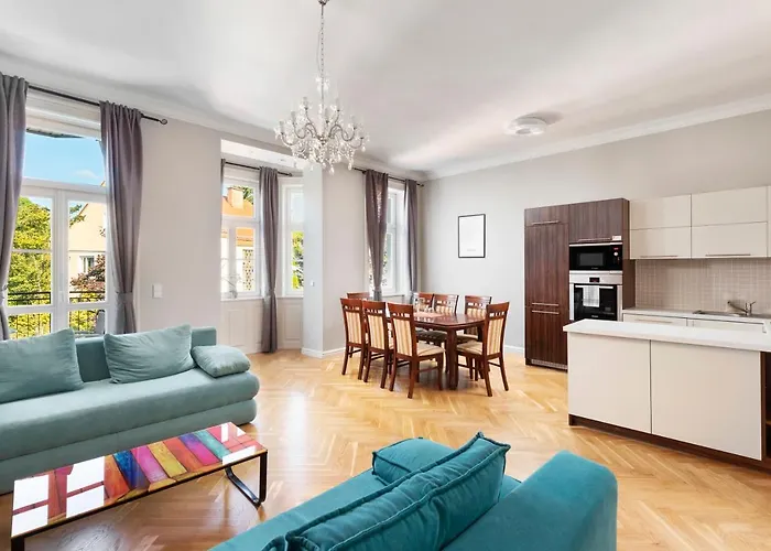 Imperial Schonbrunn Apartment
