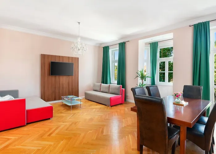 Imperial Schonbrunn Apartment *