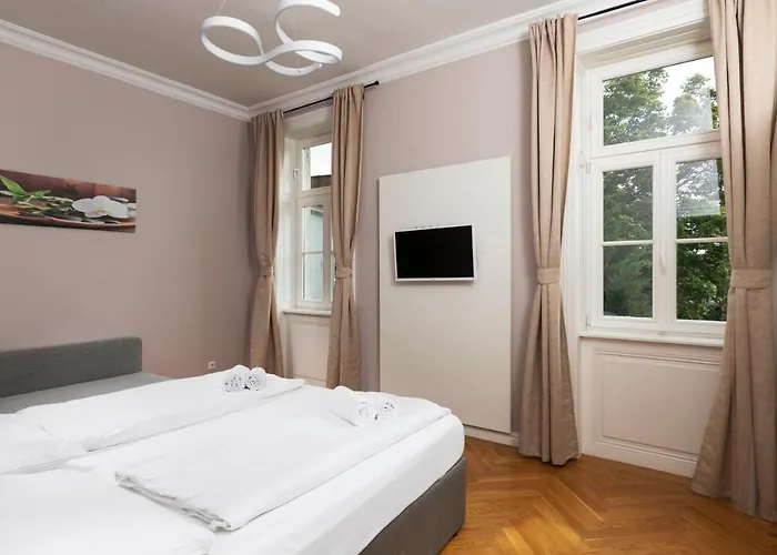 Imperial Schonbrunn Apartment Vienna