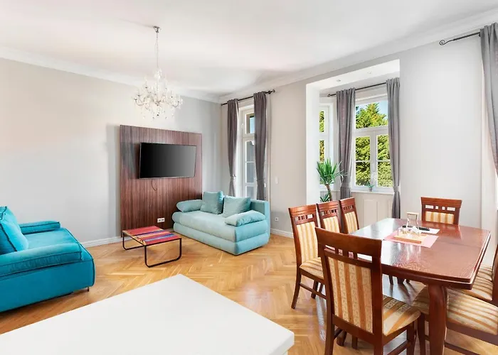 Imperial Schonbrunn Apartment