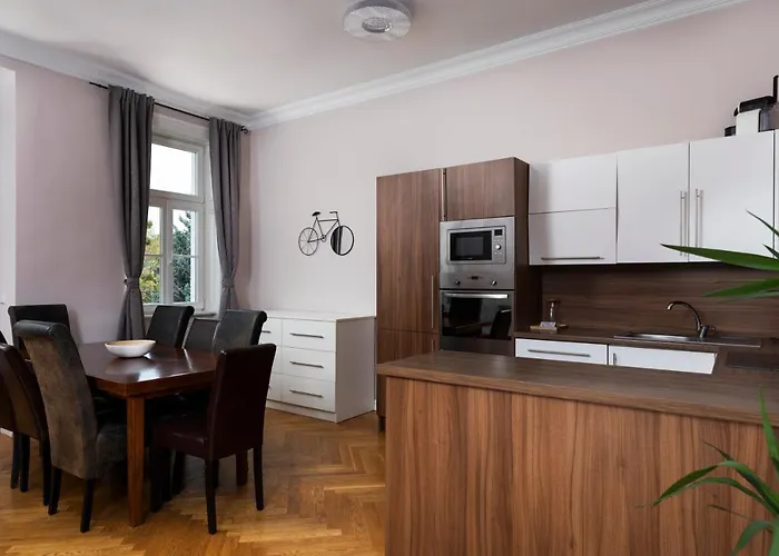 Imperial Schonbrunn Apartment Vienna