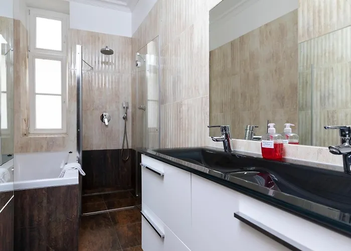 Imperial Schonbrunn Apartment