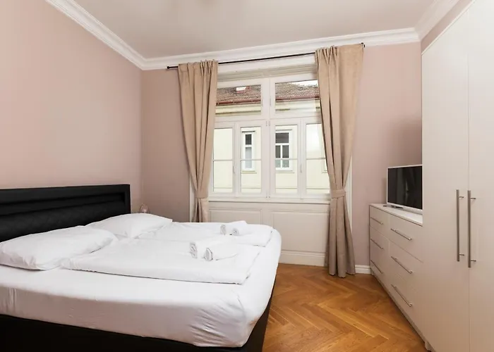 Imperial Schonbrunn Apartment Vienna