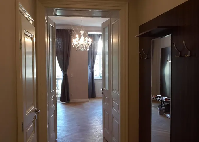 Imperial Schonbrunn Apartment *