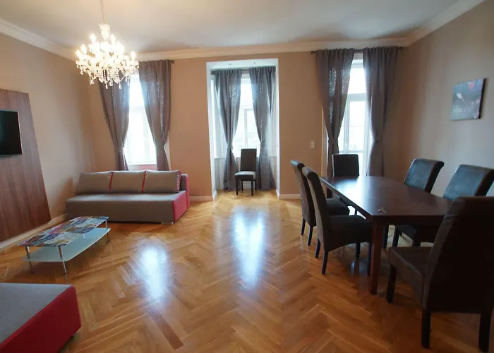 Imperial Schonbrunn Apartment *